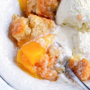 The Easiest Peach Cobbler Ever