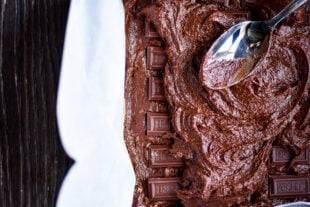 Satisfy your sweet tooth with this decadent Hershey's brownie recipe!