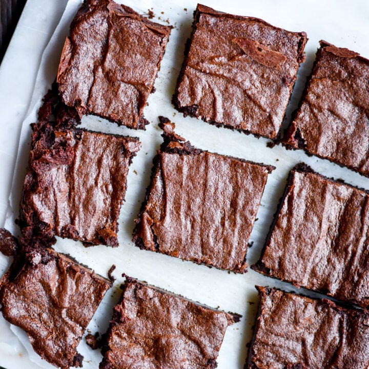 Satisfy your sweet tooth with this decadent Hershey's brownie recipe!