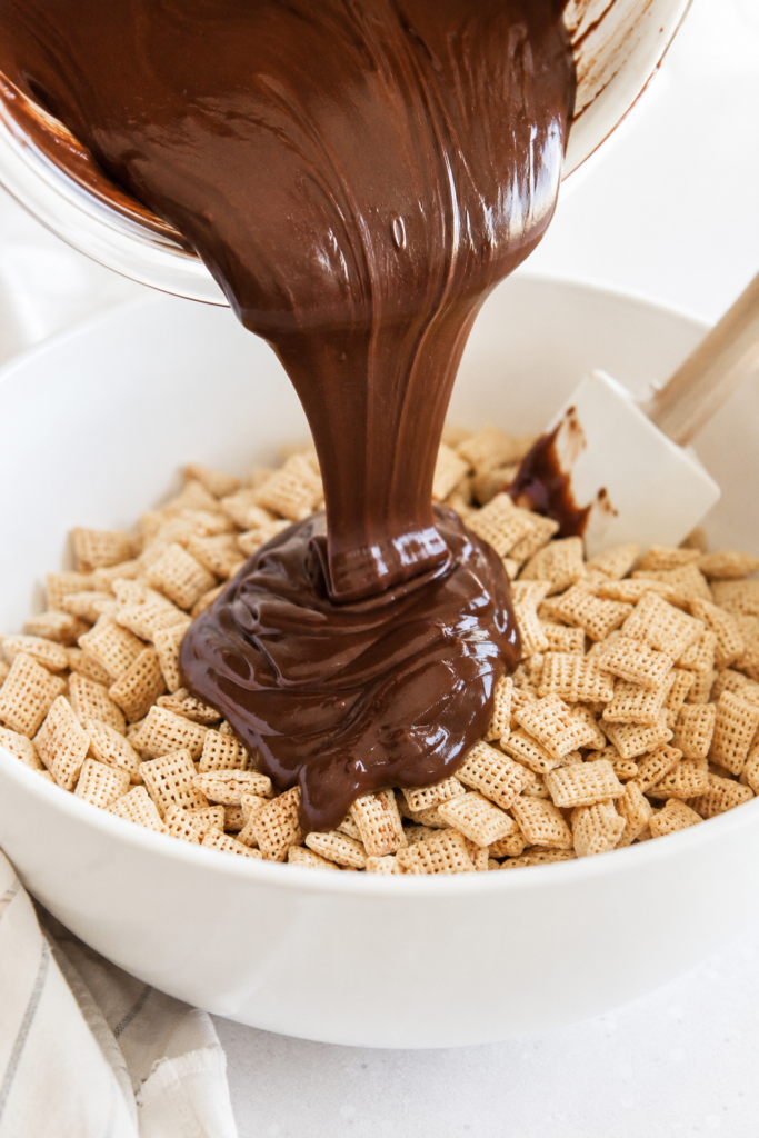 Easy Puppy Chow Snack Mix