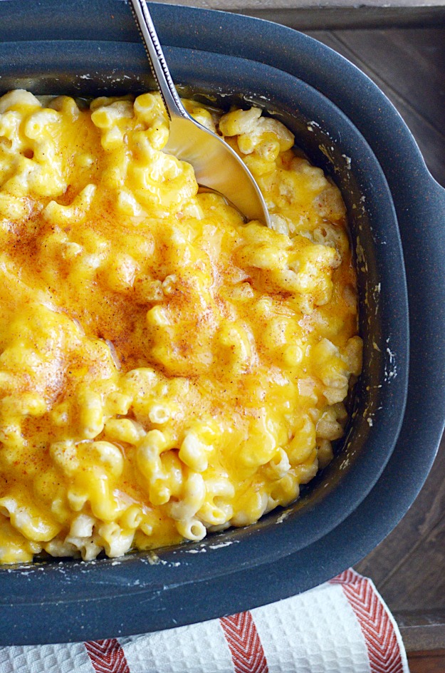 This crockpot mac & cheese is a super quick and easy dinner recipe our mom used to make us a lot. All the comfort food, none of the work!