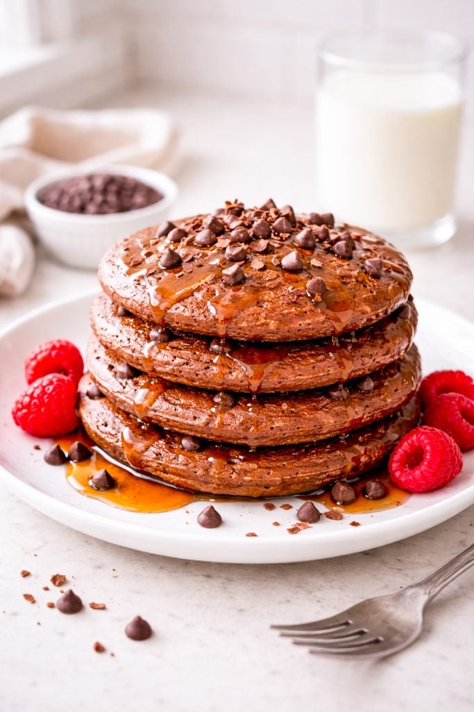 These chocolate protein pancakes are rich, fluffy, and packed with protein! Made with eggs, oats, Greek yogurt, and protein powder—perfect for a healthy, filling breakfast or post-workout meal.