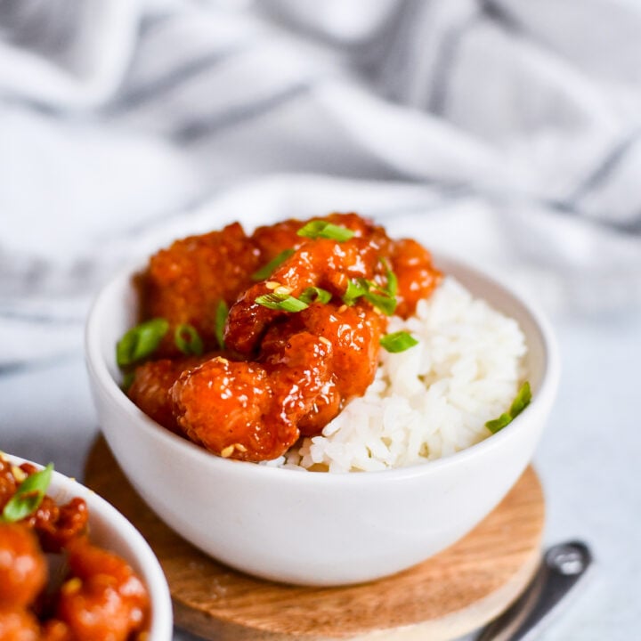 Make crispy honey garlic chicken in your air fryer with this easy 30-minute recipe. Perfect for meal prep or a quick family dinner!