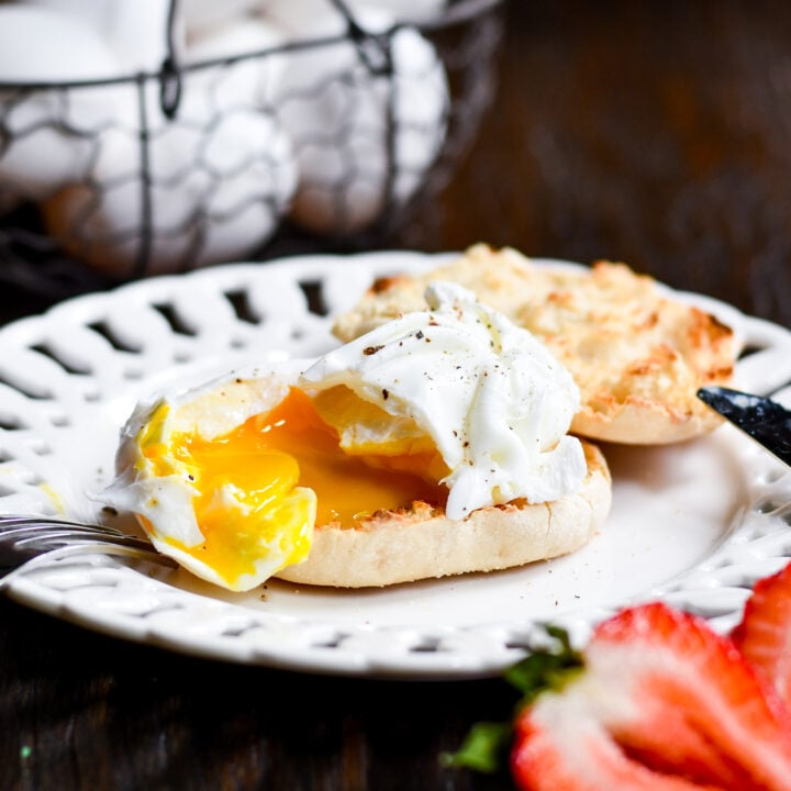 Elevate your breakfast routine with Gordon Ramsay's expert tips on how to achieve beautifully runny and tender poached eggs at home.