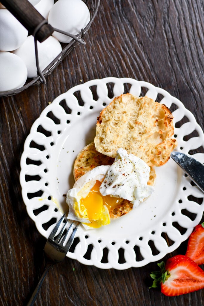 Mastering the art of poaching eggs has never been easier thanks to Gordon Ramsay's fail-proof recipe – get ready for brunch perfection!