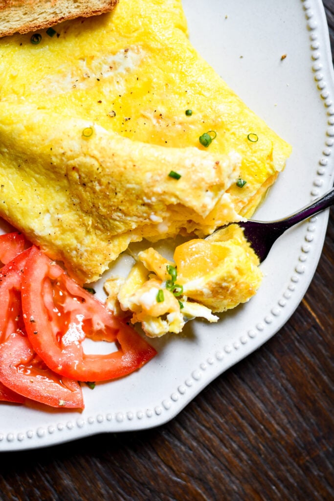 Experience breakfast perfection with Gordon Ramsay's cheesy omelette. Creamy, cheesy, and packed with flavor. Try it now and enjoy a culinary masterpiece! ???????? #FoodieFaves 