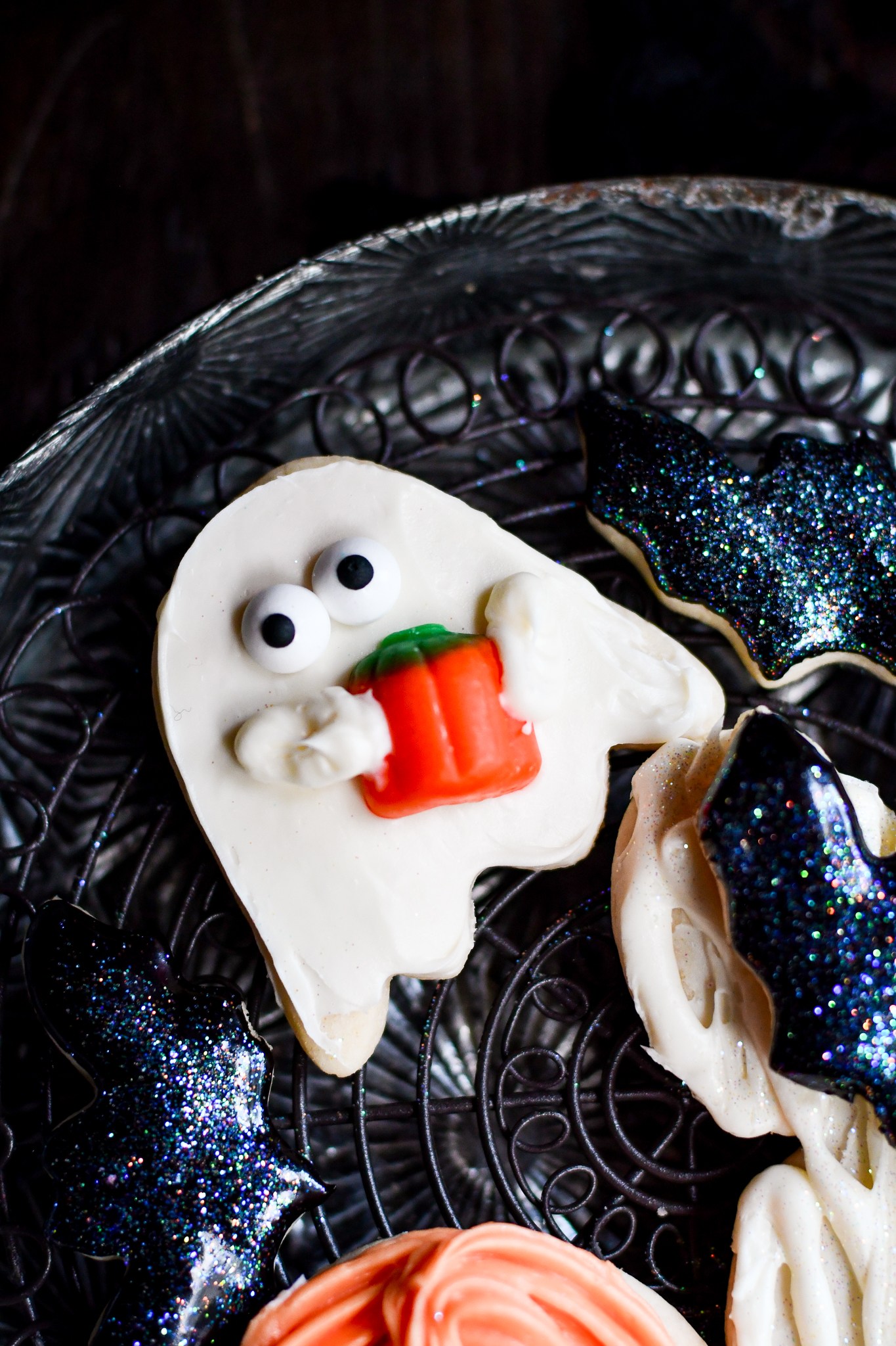 Halloween Sugar Cookies Decorating Ideas + Recipe - Keat's Eats