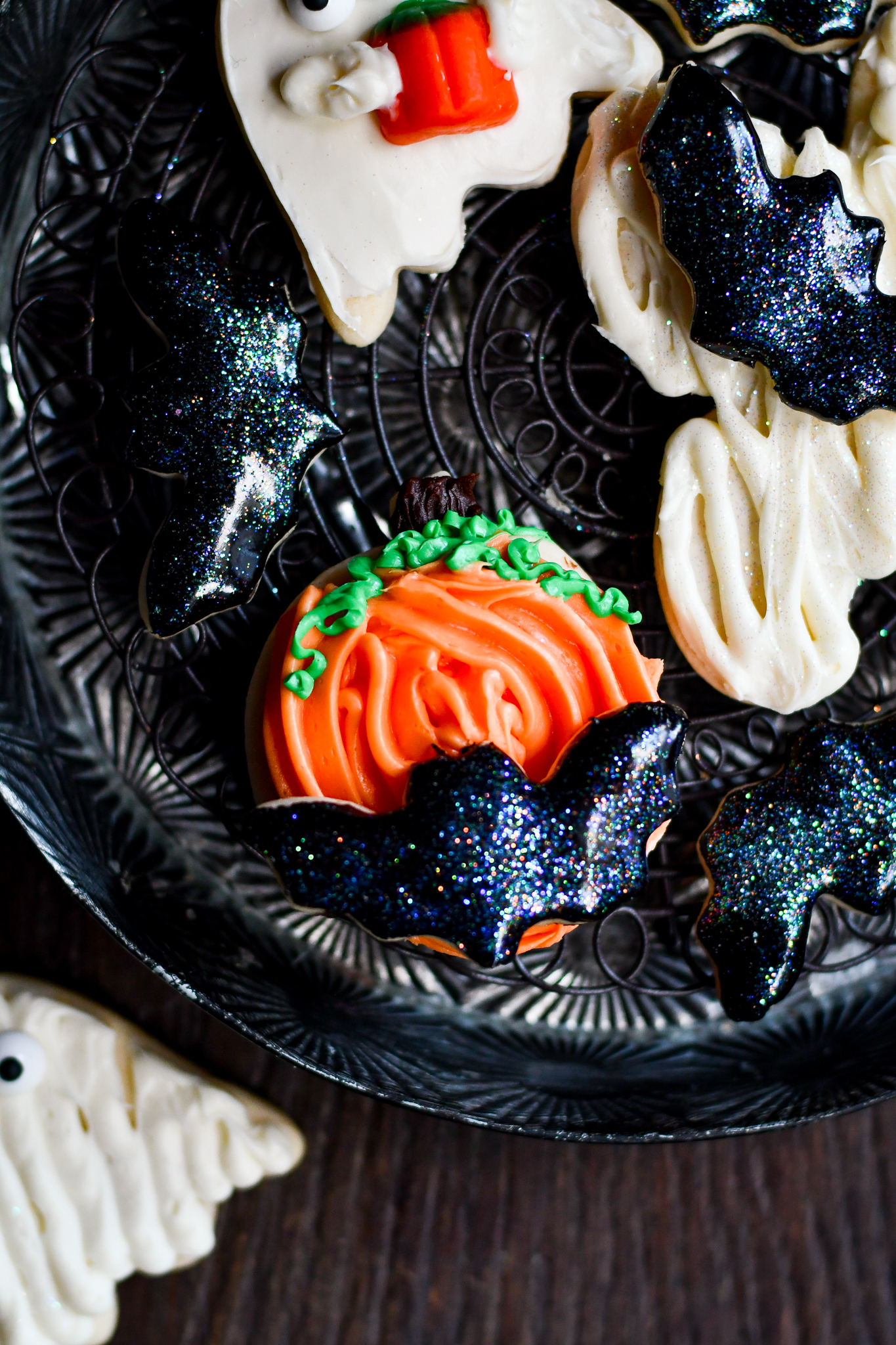 Halloween Sugar Cookies Decorating Ideas + Recipe - Keat's Eats